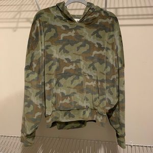 American eagle camo sweatshirt